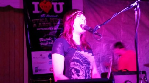 Melanie of SIRSY belting it out. 