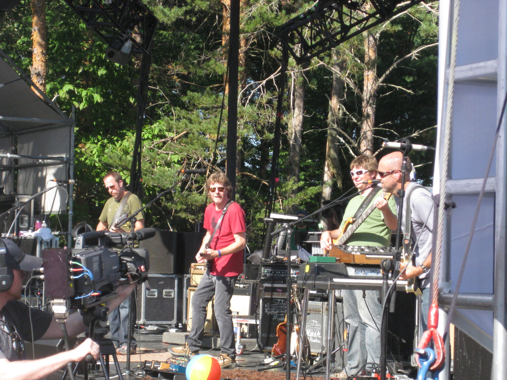moe.down sam bush