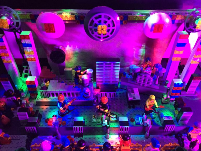moe lego